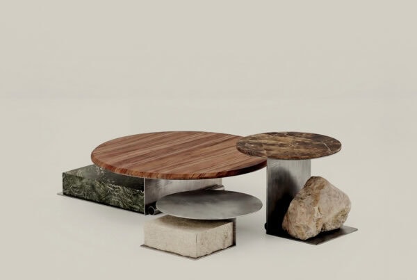 Conjunto de mesas Libra en madera, mármol verde, travertino, metal y piedra natural.
